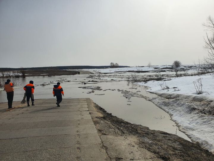 Сегодня уже река Свияга течет над низководными мостами