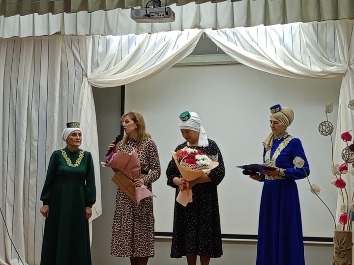 В Новочечкабском доме культуры прошел творческий вечер поэтессы Гульшат Мухтаровой