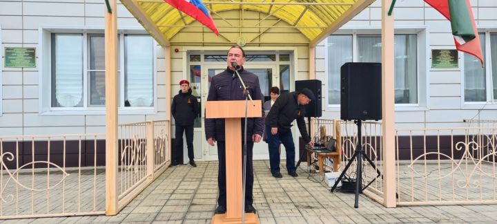 В селе Адав-Тулумбаево Буинского района открылась мемориальная доска в честь ветерана Великой Отечественной войны