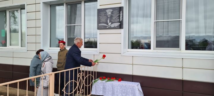 В селе Адав-Тулумбаево Буинского района открылась мемориальная доска в честь ветерана Великой Отечественной войны