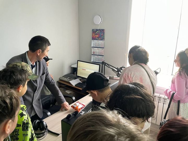 Школьники из пришкольного лагеря гимназии им. Вахитова побывали в редакции «Буинск-Информ»