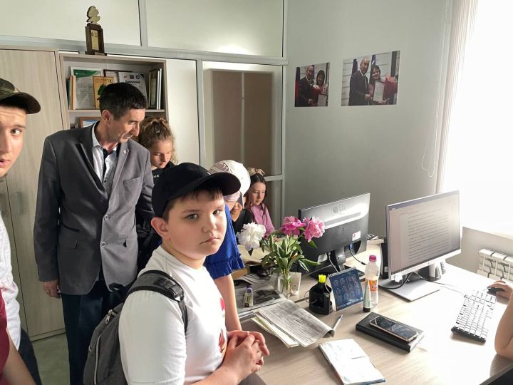 Школьники из пришкольного лагеря гимназии им. Вахитова побывали в редакции «Буинск-Информ»