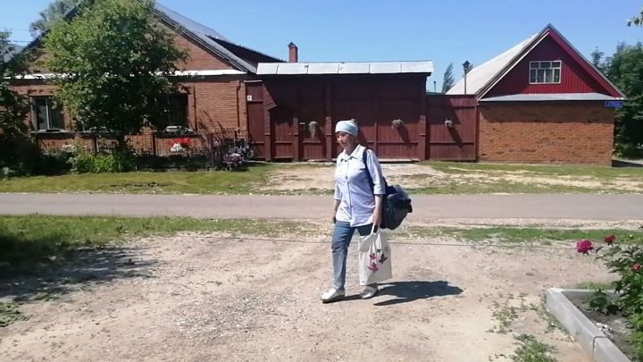 Она для нас больше чем почтальон». Так говорят жители Буинска о Гульнаре Кадыровой (фото, видео)