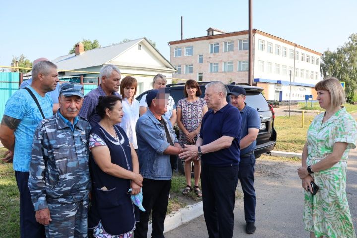 В Буинском элеваторе проводили своего работника в зону СВО всем коллективом и с доплатой 150 тысяч рублей (фото, видео)