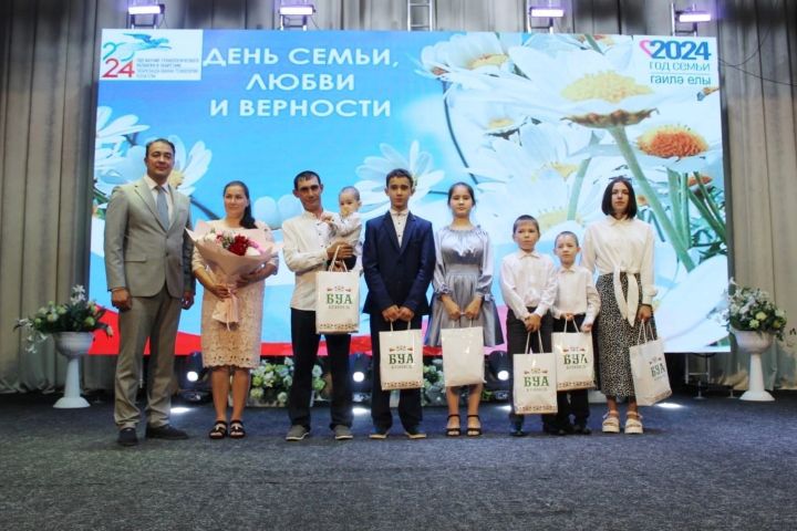 В Буинске  многодетные мамы получили медаль“ Материнская слава » (фото, видео)