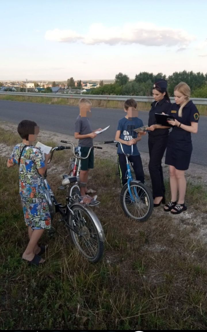 В городе и  сельских населённых пунктах Нижний Наратбаш и Старый Студенец остановили подростков, катавшихся на мопедах без прав