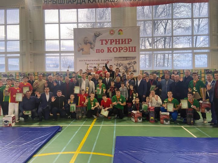 Буинские борцы в Дрожжановском районе победили в восьми весовых категориях (фото)