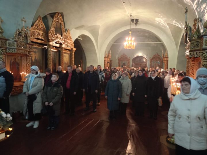 Сегодня в Буинске, в Троицком соборе Алмаз Сафин поздравил всех православных с Рождеством