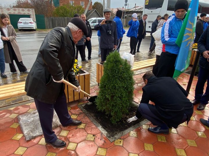 Торжественное открытие сквера «Стройотрядовцы» в Буинском ветеринарном техникуме