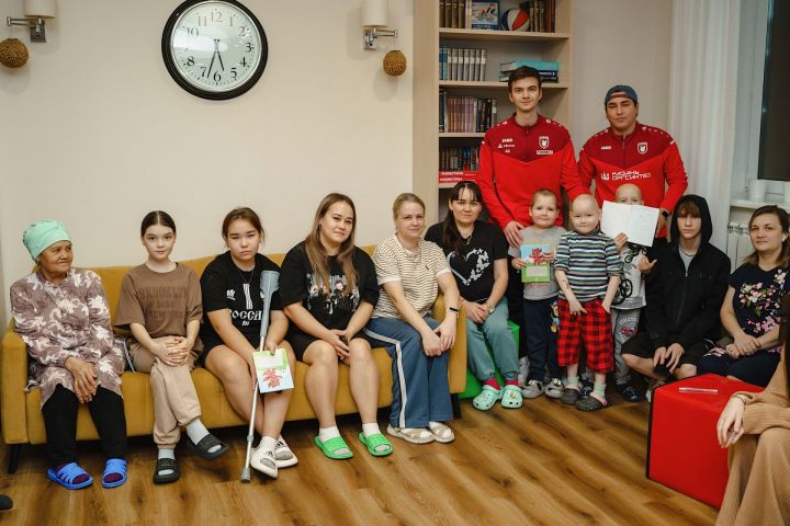 Игроки медиа лиги «Рубина» испекли пряники вместе с пациентами Детской Республиканской больницы РТ