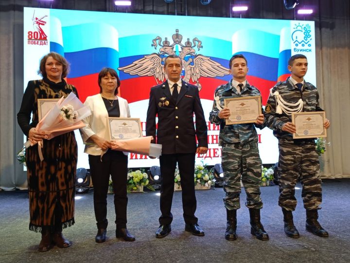 Сотрудники органов внутренних дел в Буинске отметили свой профессиональный праздник (фото)