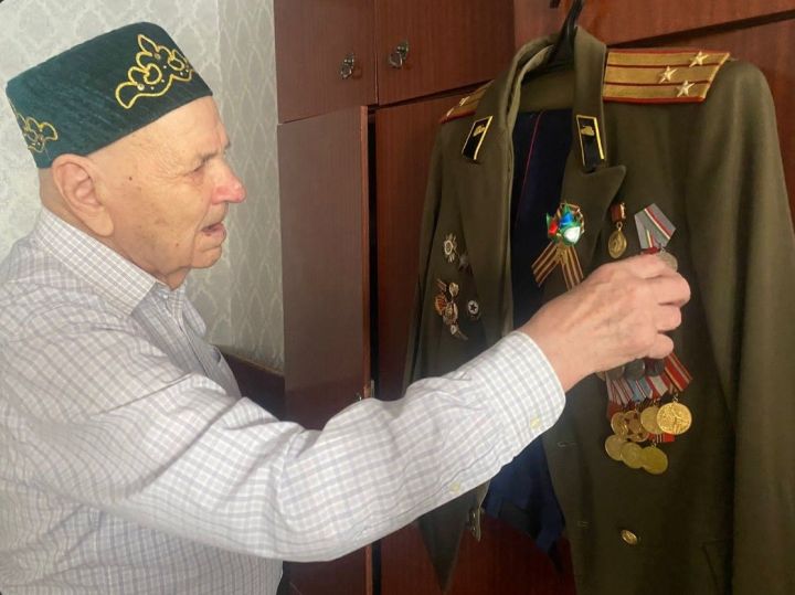 Ветеран Буинска Рауф Тухватуллин готовится к 80-летию Победы