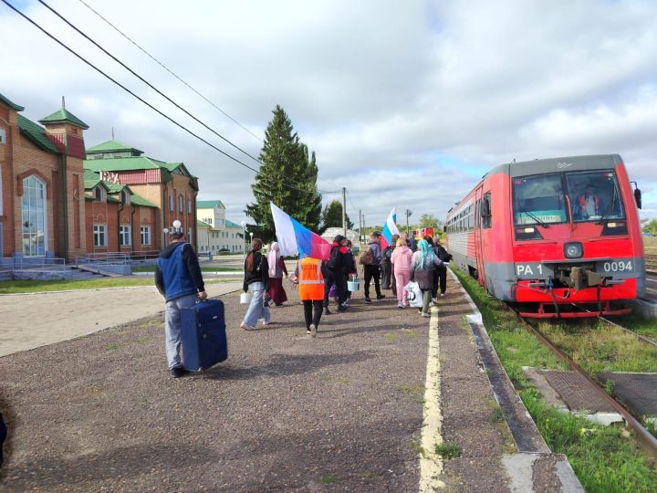 Сегодня на железнодорожной станции «Буа» провели акцию в честь Дня Государственного флага России (+фото)