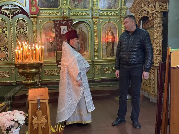 Сегодня в Буинске ночью встретили светлый праздник Пасхи.
