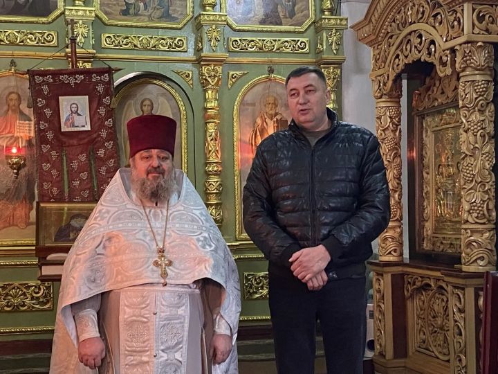 Сегодня в Буинске ночью встретили светлый праздник Пасхи.
