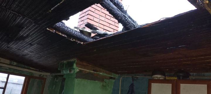 Вчера вечером в Буинске сгорел дом (+фото)