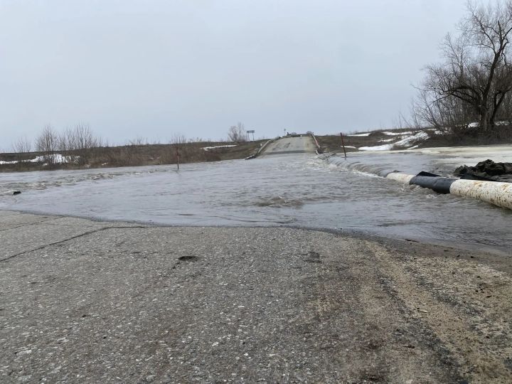 В Буинском районе измерили уровень перелива воды над мостами у сёл Кият и Черки‑Кильдуразы
