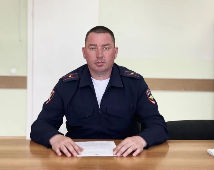 В Буинском районе начальник отделения Госавтоинспекции Алмас Каримов выступил перед СМИ