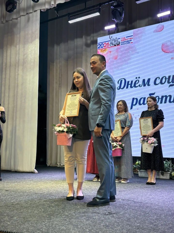 Бүген Буада социаль хезмәткәрләр һөнәри бәйрәмнәрен билгеләп үттеләр (фото)