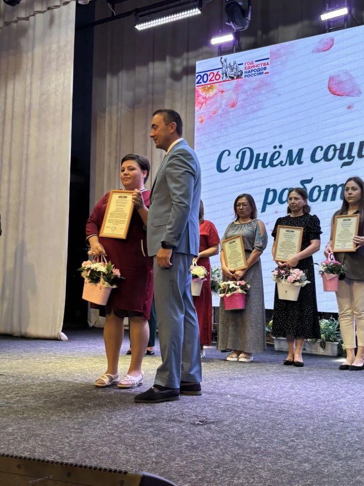 Бүген Буада социаль хезмәткәрләр һөнәри бәйрәмнәрен билгеләп үттеләр (фото)