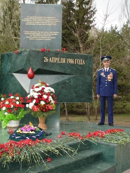Буаның Югары Лашчы авылыннан Изахетдин Хәйретдинов халык шагыре Ренат Харисның әтисе белән белән бер көнне сугышка киткән