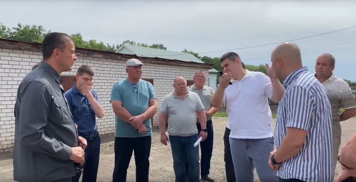 Буа районы башлыгы үзәкләштерелгән җылылык системасыннан кулланучы йорт хуҗалары мөрәҗәгате буенча хәлне урынга барып өйрәнде