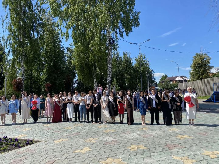 Бүген Буа ветеринария техникумын тәмамлаучы белгечләргә  дипломнар тапшырдылар