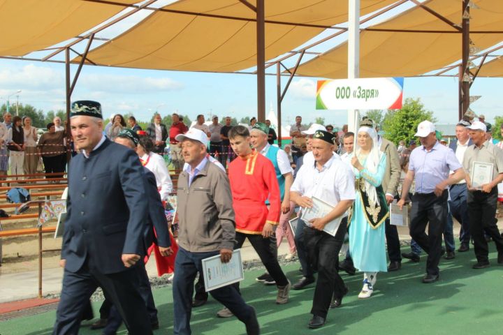 Менә алар, Сабан туенда мәйдан тоткан кыр батырлары
