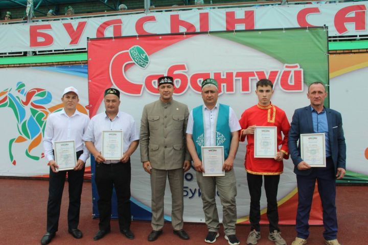 Менә алар, Сабан туенда мәйдан тоткан кыр батырлары