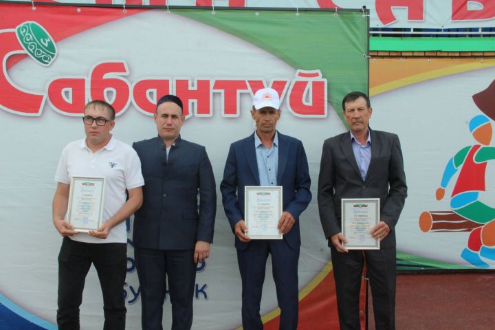 Менә алар, Сабан туенда мәйдан тоткан кыр батырлары