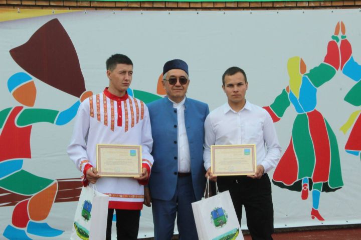 Вот они,передовики труда, награжденные на Сабантуе в Буинске (фоторепораж)