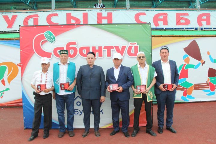 Вот они,передовики труда, награжденные на Сабантуе в Буинске (фоторепораж)