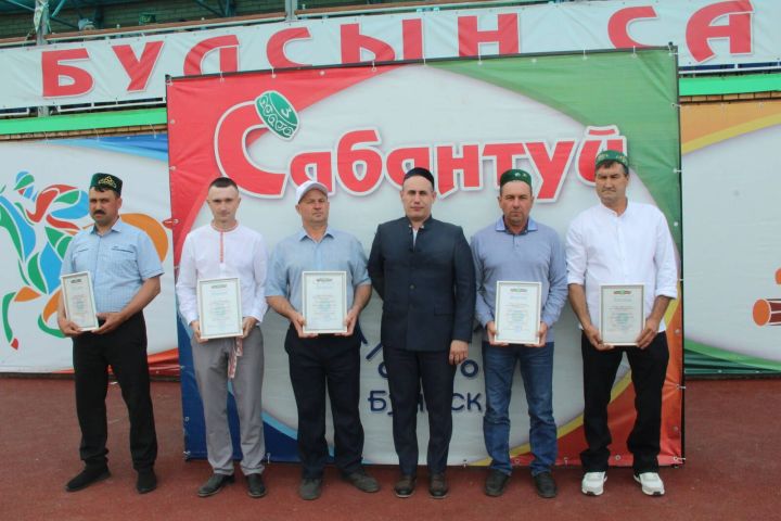 Менә алар, Сабан туенда мәйдан тоткан кыр батырлары