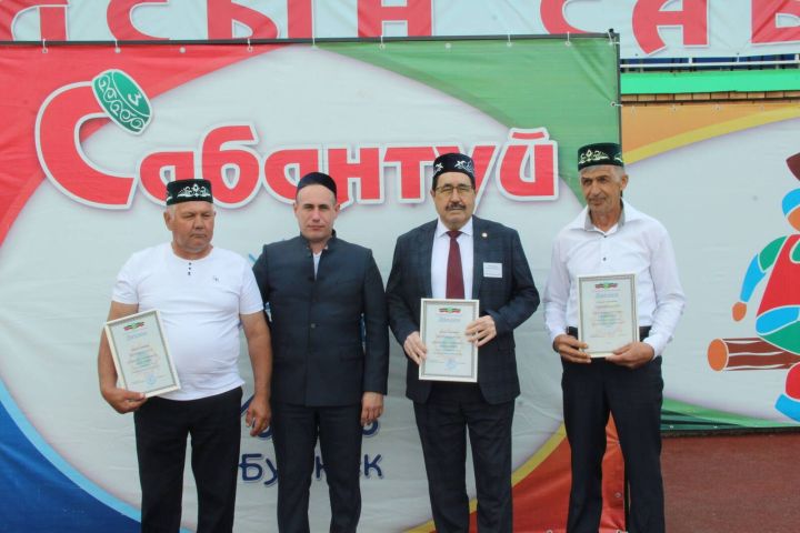 Вот они,передовики труда, награжденные на Сабантуе в Буинске (фоторепораж)