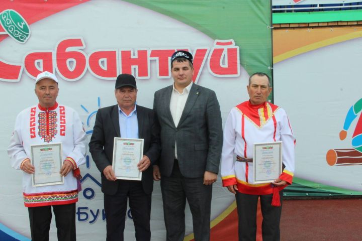 Менә алар, Сабан туенда мәйдан тоткан кыр батырлары