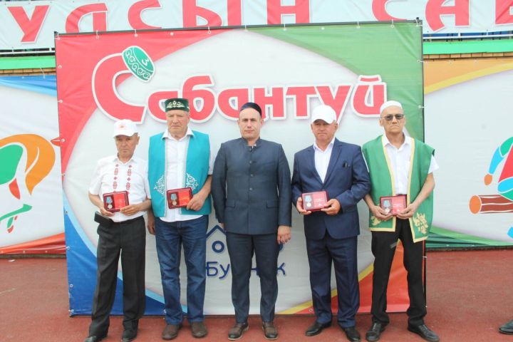 Вот они,передовики труда, награжденные на Сабантуе в Буинске (фоторепораж)