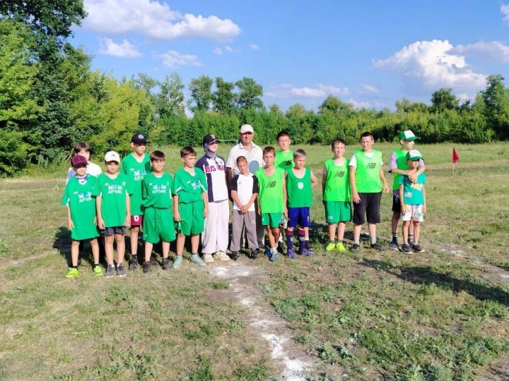 Адав-Толымбай авылындагы «Аръяк» дөньякүләм танылган спортчылар тәрбияләгән. Бүген анда бәйрәм узды