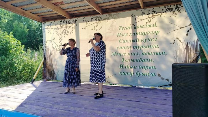 Адав-Толымбай авылындагы «Аръяк» дөньякүләм танылган спортчылар тәрбияләгән. Бүген анда бәйрәм узды