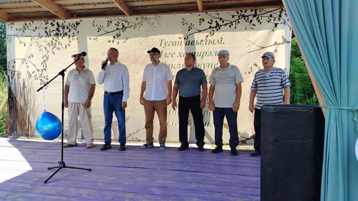 Адав-Толымбай авылындагы «Аръяк» дөньякүләм танылган спортчылар тәрбияләгән. Бүген анда бәйрәм узды