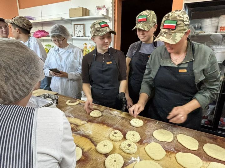 Буада махсус хәрби операциядә катнашучы хәрбиләрнең гаиләләрен Гаилә бәйрәме уңаеннан очрашуга чакырдылар