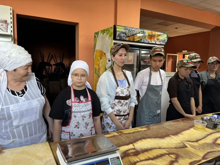 Буада махсус хәрби операциядә катнашучы хәрбиләрнең гаиләләрен Гаилә бәйрәме уңаеннан очрашуга чакырдылар
