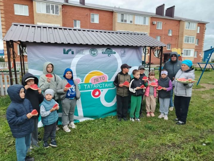 34 килограмма арбуза съели сегодня на празднике Арбуза в Буинске