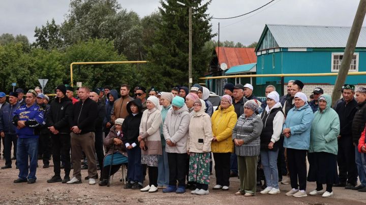 В селе Новые Чечкабы Буинского района проводили в последний путь Ильсура Зиннурова