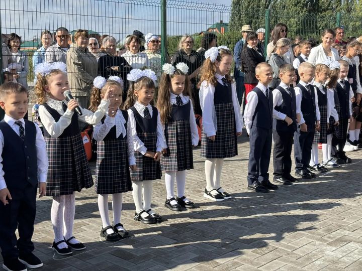 В Буинске новая школа приняла своих первых учеников (фоторепортаж)