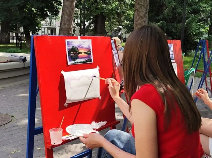 Более 300 участников собрал социальный проект «Рисуй, Казань!»